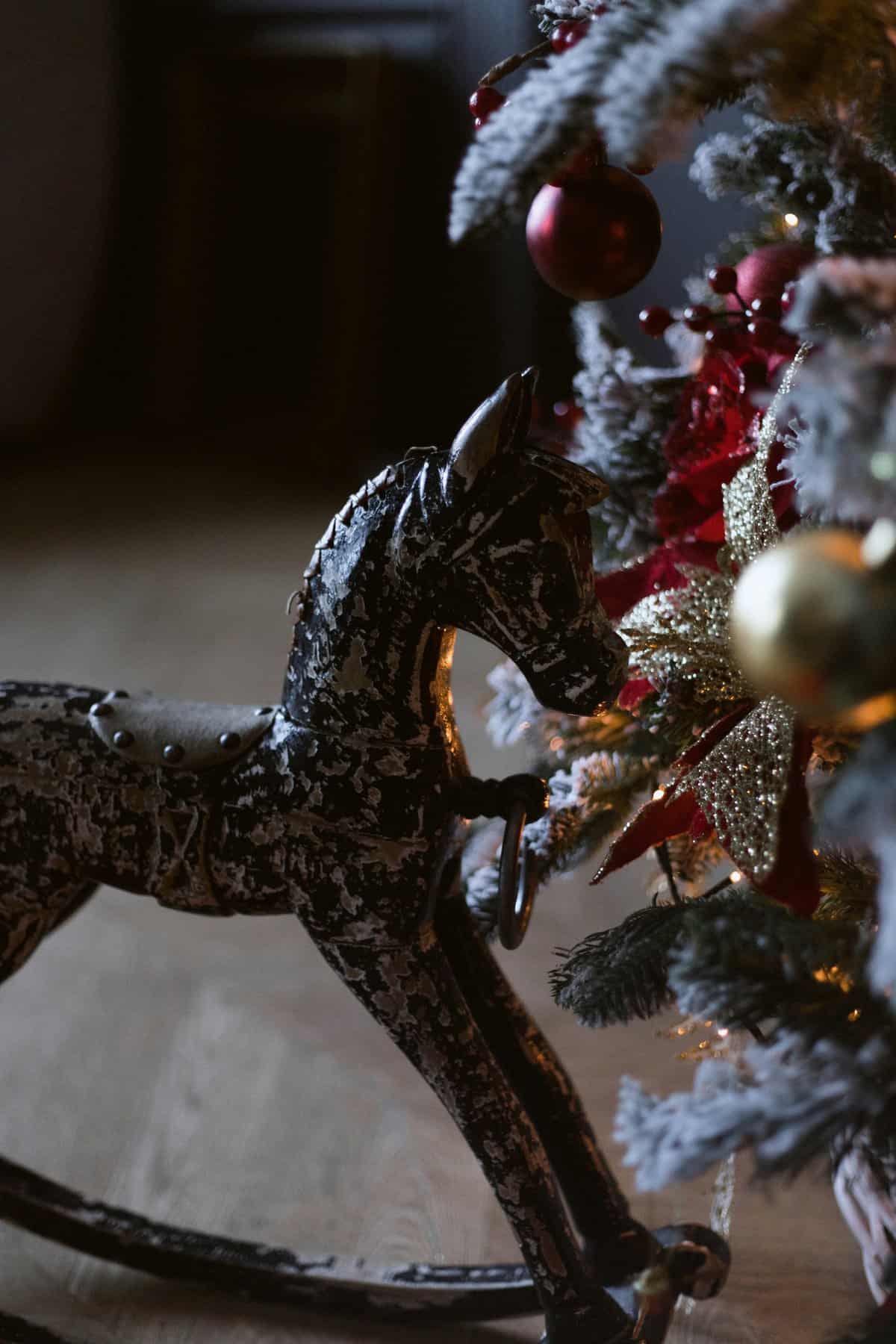 Equestrian Holiday Stying with horse-inspired decor
